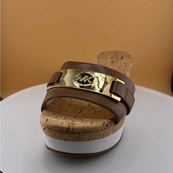 Michael Kors Women's Warren Platform Sandals. Open Toe, Leather - Picture 12 of 15